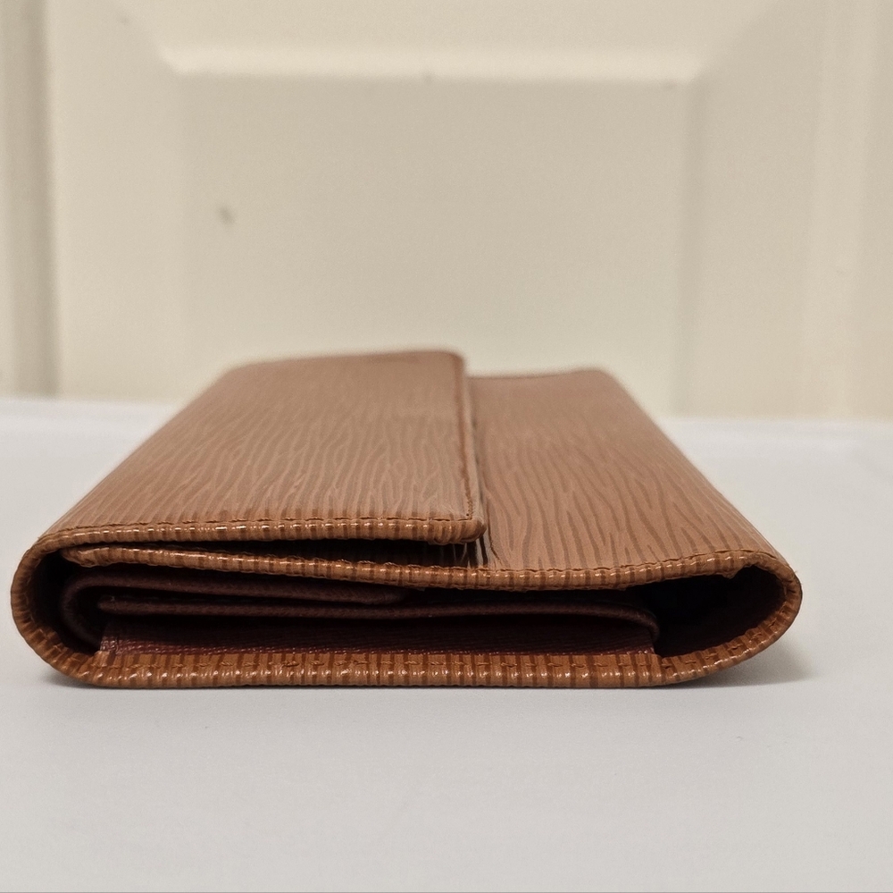 Authentic Louis Vuitton Tan Epi Tri-fold Long Wallet - Picture 4 of 15